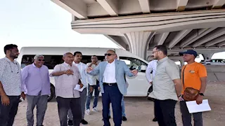 محافظ الأقصر يتفقد أعمال إنشاء موقف سيارات الأجرة بالقرنة