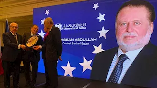 "اتحاد المصارف العربية" يتوج حسن عبد الله بجائزة محافظ العام 2025