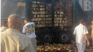 حريق في سيارة نقل محملة بمواد كحولية بالشرقية