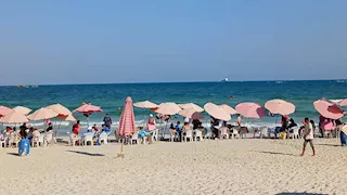 الويك إند في إسكندرية.. البحر آمن والعائلات تتوافد تحت رايات خضراء