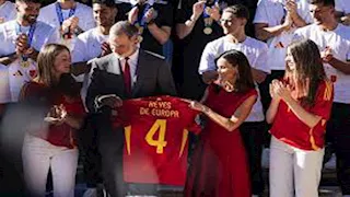 البيت الأبيض وقصر الملك.. أبرز ظهور لرؤساء وملوك البلاد مع لاعبي كرة القدم