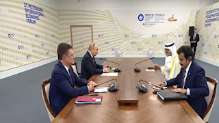 على هامش منتدى بطرسبورج.. الرئيس الروسي يلتقي أمين عام منظمة "أوبك"