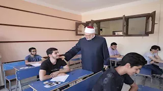 وكيل الأزهر يتفقد لجان الثانوية الأزهريّة بالعبور ويطمئن الطلاب على مادة الفيزياء