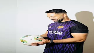 "بصور رفقة زوجته".. حسني عبد ربه يعلن عن قميص أكاديميته الخاصة