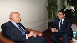 تمثال "طبيب القلوب".. وزير الثقافة يستقبل مجدي يعقوب قبيل تكريمه