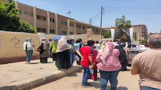 انهيار وبكاء طلاب الثانوية العامة بالقليوبية بسبب امتحان اللغة العربية 