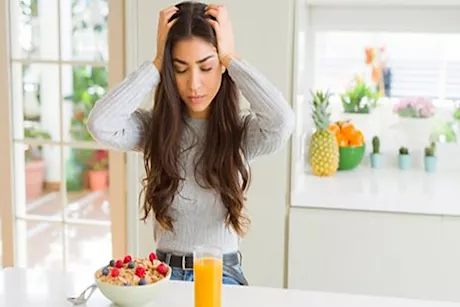 هل تعاني من صداع بعد الغداء؟ هذا ما يقوله جسمك 