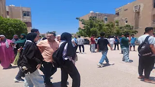 إغماء وهبوط وتشنجات.. نقل 4 طلاب من لجان الثانوية العامة للمستشفى ببني سويف 