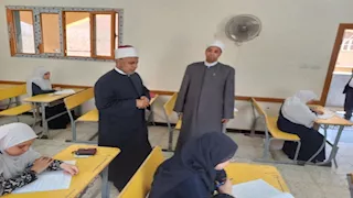 طلاب الثانوية الأزهرية بأسيوط: "امتحان الصرف مستواه متوسط وعايز تركيز"