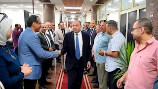 ممرا شرفيا لرئيس جامعة بني سويف لبلوغه سن المعاش