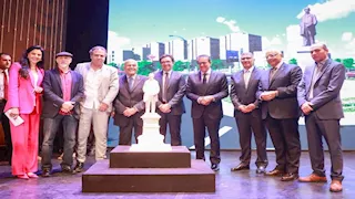 وزير الصحة يشهد حفل الإعلان عن تدشين تمثال السير مجدي يعقوب