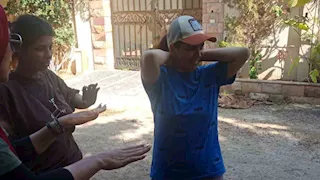 "مش عارفة أدخل فيلتي".. زوجة حسام حسن في أول ظهور لها بعد إخلاء سبيلها