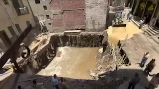 انهيار حفرة صرف ينهي حياة شاب بالأقصر