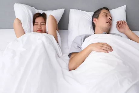 كيف تعالج انقطاع التنفس والشخير أثناء النوم؟ 