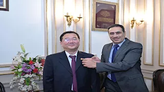 عبدالصادق يبحث تعزيز التعاون بين جامعتى القاهرة وشاندونغ الصينية - صور 