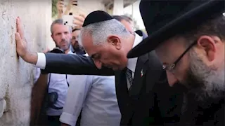  دعا لإسقاط نظام طهران.. من هو رضا شاه بهلوي ولي عهد إيران السابق؟