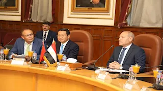 محافظ القاهرة يبحث التعاون مع وفد مقاطعة شنشي الصينية