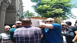 16 صورة ترصد جنازة والد الفنان تامر عبد المنعم من مسجد عمر مكرم