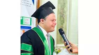 حكاية إبراهيم الخولي.. أول باحث من "القادرون باختلاف" يحصل على الماجستير - صور 