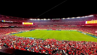 "افتخروا بالأحمر".. نجم الأهلي السابق يوجه رسالة قوية: الهلال مشروع دولة