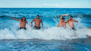 مرموش وأصدقائه.. تدريبات استثنائية لمانشستر سيتي على شاطئ فلوريدا (صور)