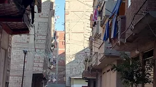 ميل عقار من 9 طوابق في الإسكندرية.. وتحرك عاجل من الحي- صور