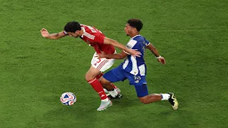 كيف تفاعل رواد مواقع التواصل الاجتماعي مع تعادل الأهلي وبورتو في كأس العالم للأندية؟ (كوميك)