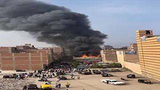 حريق هائل يلتهم مخزن دهانات في البراجيل.. والتحريات تكشف السبب | صور