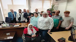 العمل تسلم 16 عقد عمل لذوي الهمم بالقاهرة