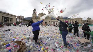"حرب القمامة" في كولومبيا.. جامعو النفايات يحتجون على تدني الأجور (فيديو- صور)