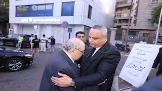 أحمد موسى وخالد سرحان.. تامر عبد المنعم يستقبل عزاء والده في مسجد عمر مكرم