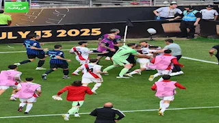 15 صورة ترصد أول خناقة في كأس العالم للأندية بين ريفر بليت وإنتر ميلان (فيديو)
