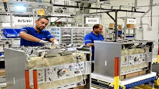 "مدبولي" يفتتح مصنعًا للأجهزة المنزلية ومستودعًا ضخمًا لشركة تجارة إلكترونية