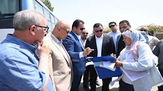 وزير الإسكان يتفقد مشروعات الإسكان الأخضر وتطوير البنية التحتية بالعاشر