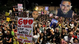 مظاهرات حاشدة في إسرائيل للمطالبة بوقف حرب غزة- صور وفيديو