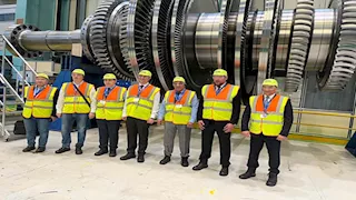 وزير الكهرباء يتفقد مصانع توربينات محطة الضبعة النووية في فرنسا