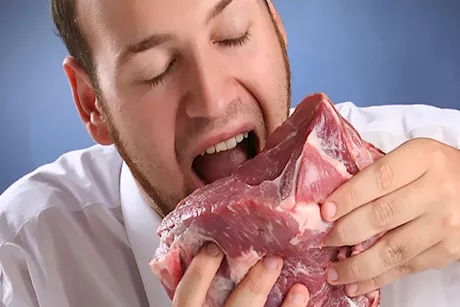 قبل عيد الأضحى.. طبيب يحذر من الإفراط في تناول اللحوم