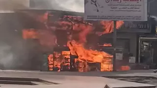 السيطرة على حريق هائل بمحل تجاري أمام محطة دمنهور (فيديو وصور)