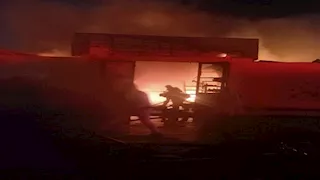 النار التهمت الأخضر واليابس.. حريق هائل بسوق الشروق الجديد