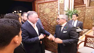 الخطيب وأشرف صبحي.. نجوم كرة القدم في عزاء والدة عمرو الجنايني