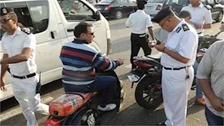 "حملات على الطرق".. سحب 927 رخصة وضبط 740 مخالفة خوذة بـ المحافظات