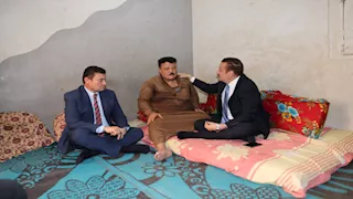 محافظ المنوفية يُعزي والد سائق حادث "الإقليمي".. ويوجه بعلاج والديه