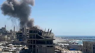 24 شهيدًا في قصف إسرائيلي استهدف استراحة على شاطئ غزة