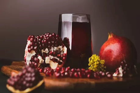 ما تأثير تناول الرمان على الأنسولين وسكر الدم؟