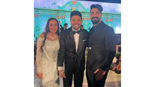 مينا عطا يهنئ محمد شاهين ورشا الظنحاني بزفافهما