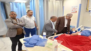 رئيس جامعة أسوان يتفقد المستشفى الجامعي ويهنئ المرضى بعيد الأضحى (صور)