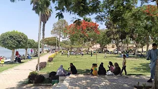 أجواء جميلة واحتفالات.. حدائق القناطر تتألق في ثالث أيام العيد