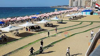 كامل العدد.. إغلاق شاطئين بالإسكندرية لوصول نسب الإشغال إلى 100% -صور