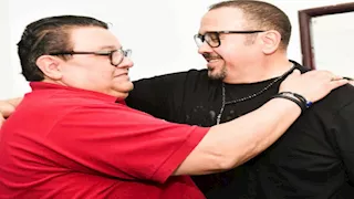 "مبسوط اني قابلتك".. هشام عباس يوجه رسالة للمخرج خالد جلال