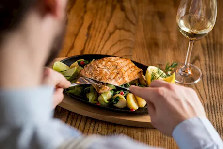 للرجال- 5 فوائد جنسية للسلمون